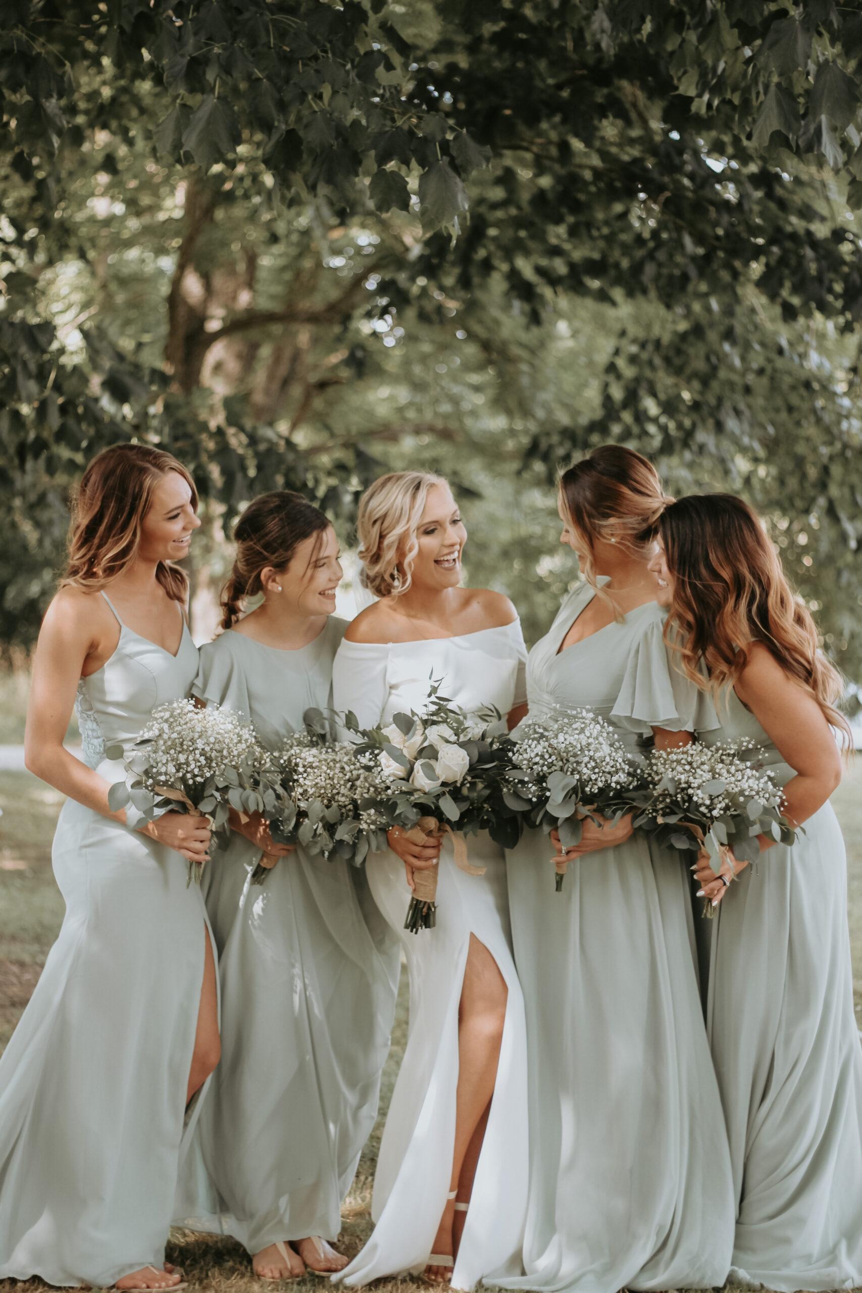 Photo of bride with bridesmaids in light green dresses