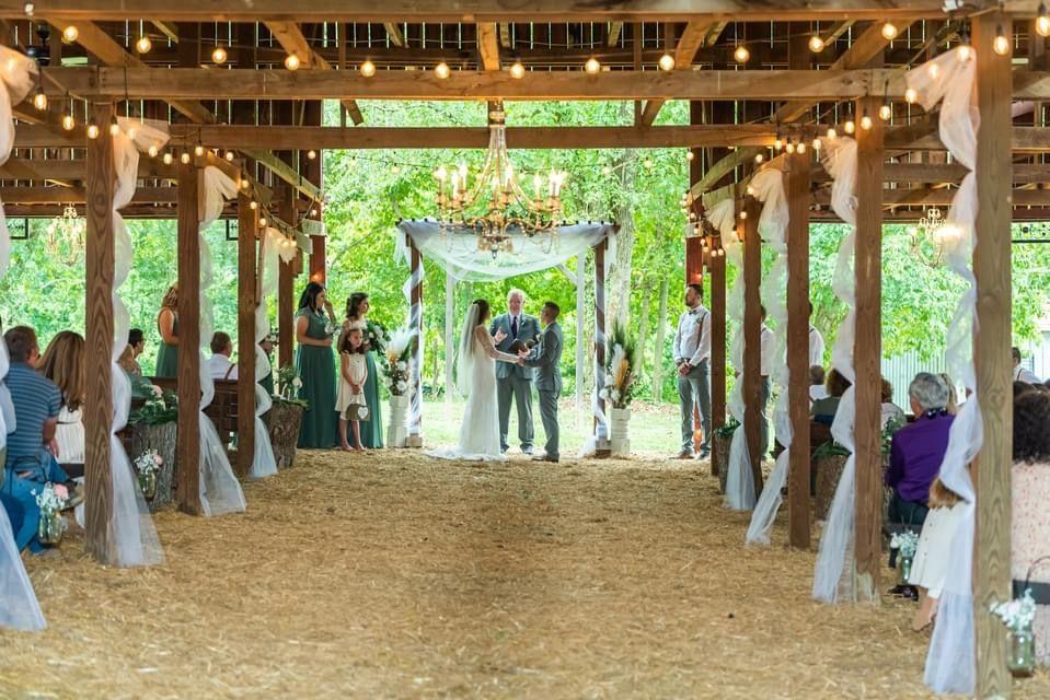 the barn, chandeliers, tulle bunting on the barn posts